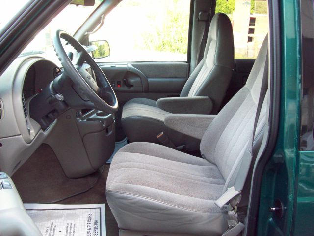 GMC Safari 2000 photo 13