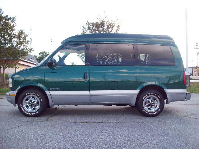 GMC Safari 2000 photo 17