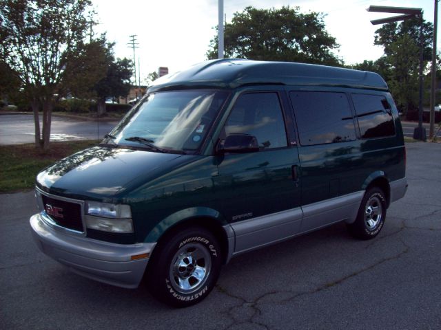 GMC Safari 2000 photo 18