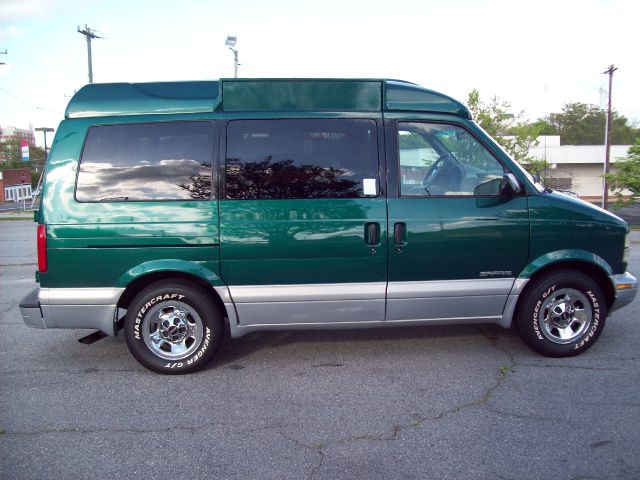 GMC Safari 2000 photo 22