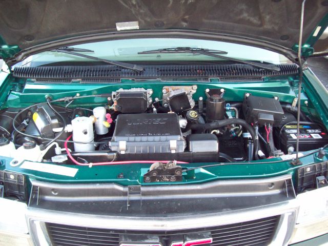 GMC Safari 2000 photo 8