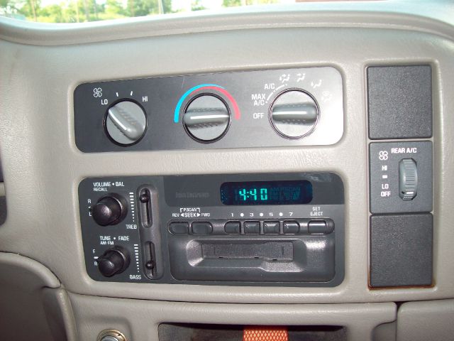 GMC Safari 2000 photo 9