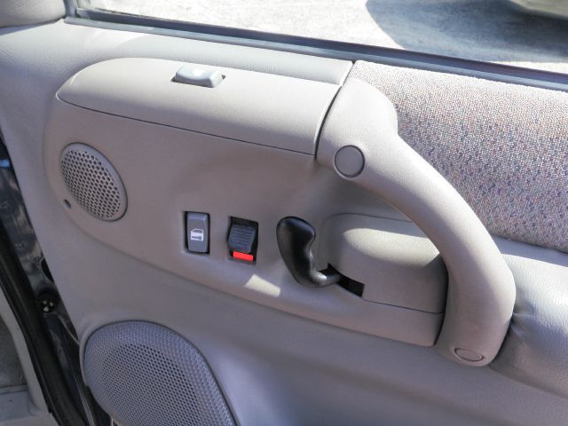 GMC Safari 2001 photo 11