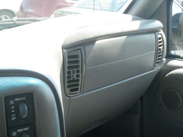 GMC Safari 2001 photo 15