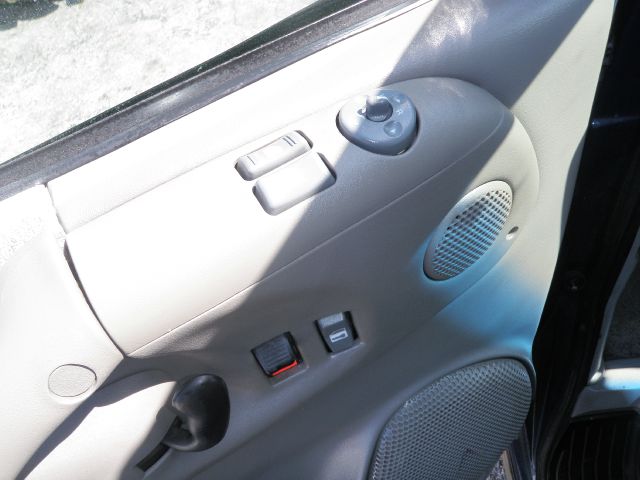 GMC Safari 2001 photo 18