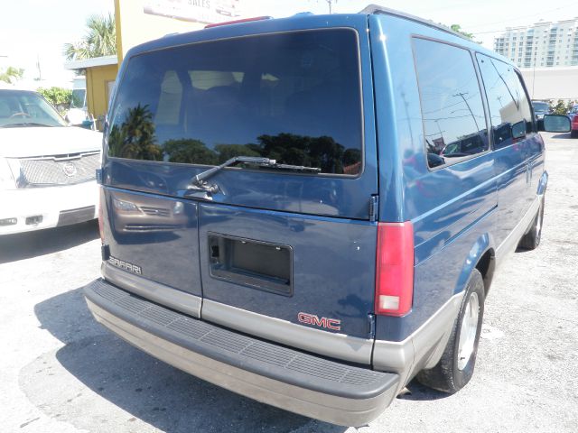 GMC Safari 2001 photo 21