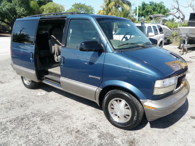 GMC Safari 2001 photo 28