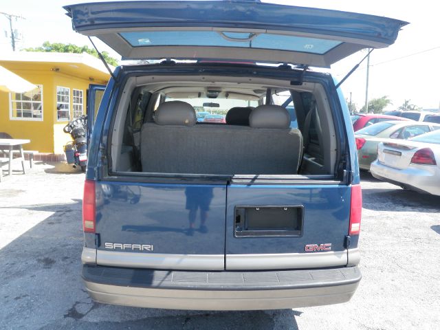 GMC Safari 2001 photo 5