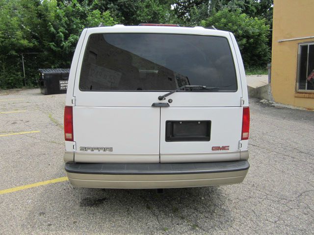 GMC Safari 2001 photo 1