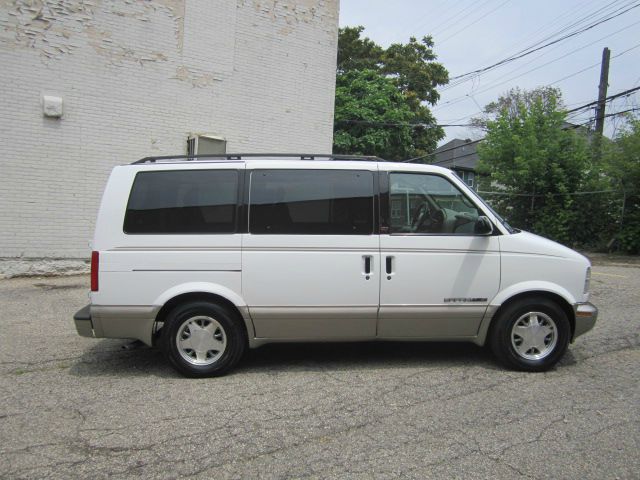 GMC Safari 2001 photo 3