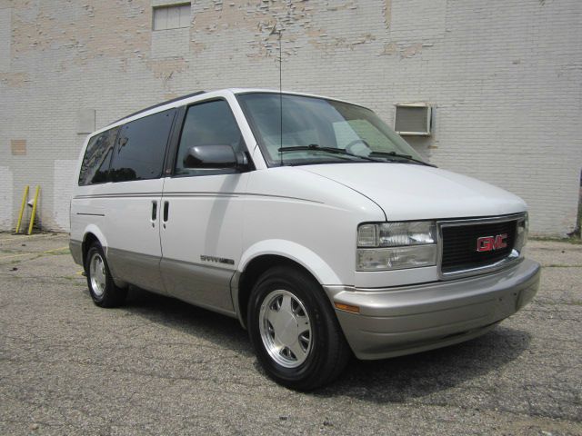 GMC Safari 2001 photo 4