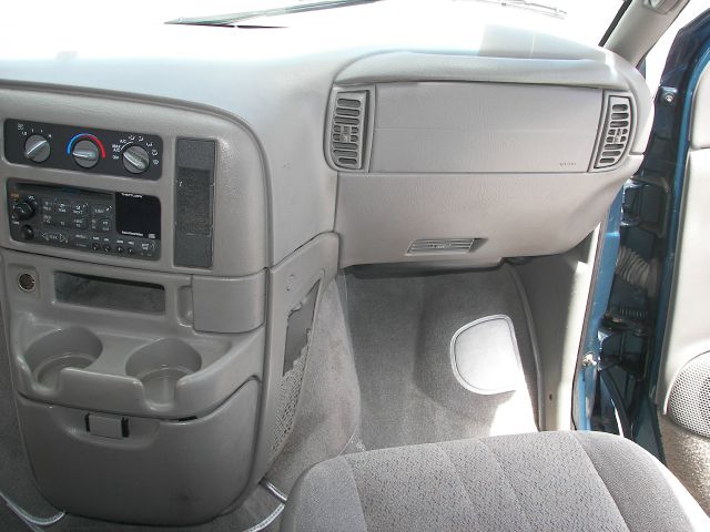 GMC Safari 2001 photo 20
