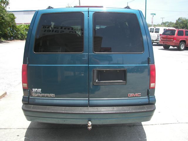 GMC Safari 2001 photo 21
