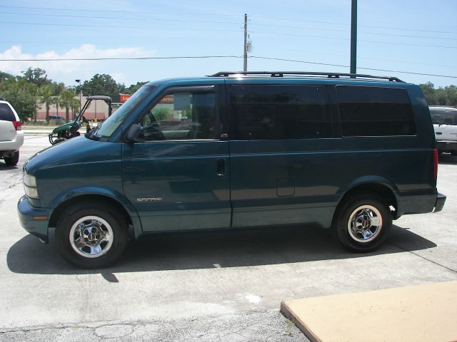 GMC Safari 2001 photo 22