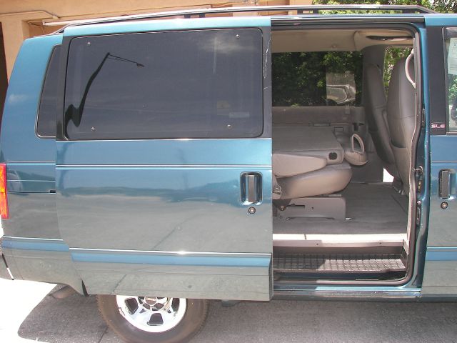 GMC Safari 2001 photo 23