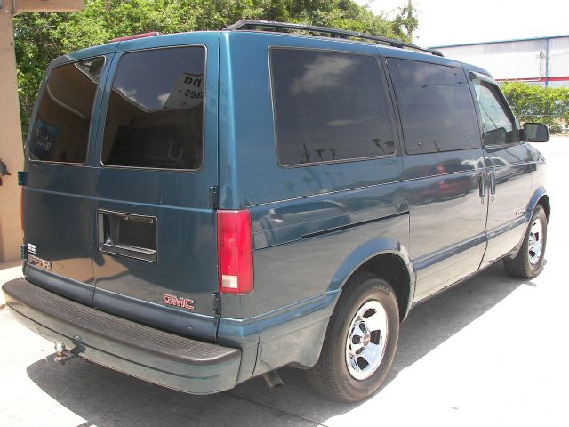 GMC Safari 2001 photo 4