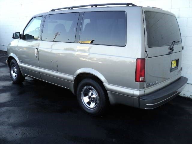 GMC Safari 2001 photo 1