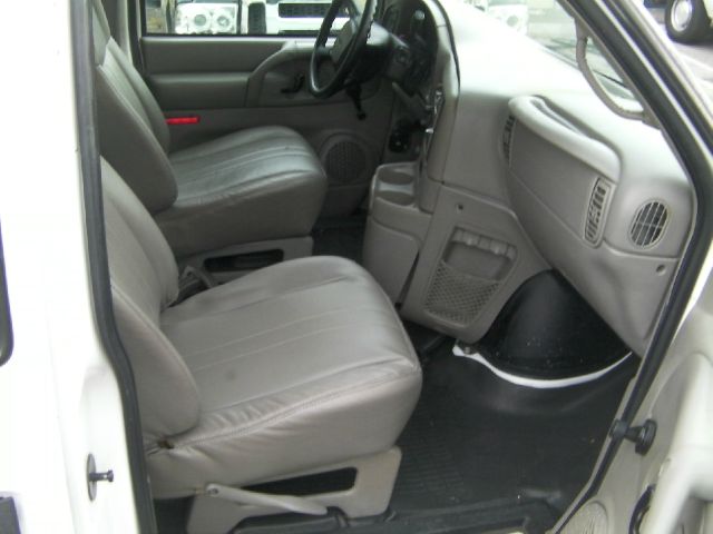 GMC Safari 2001 photo 1