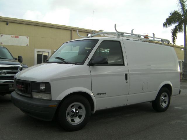 GMC Safari 2001 photo 12