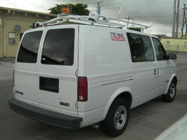 GMC Safari 2001 photo 2