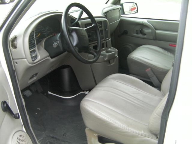 GMC Safari 2001 photo 4