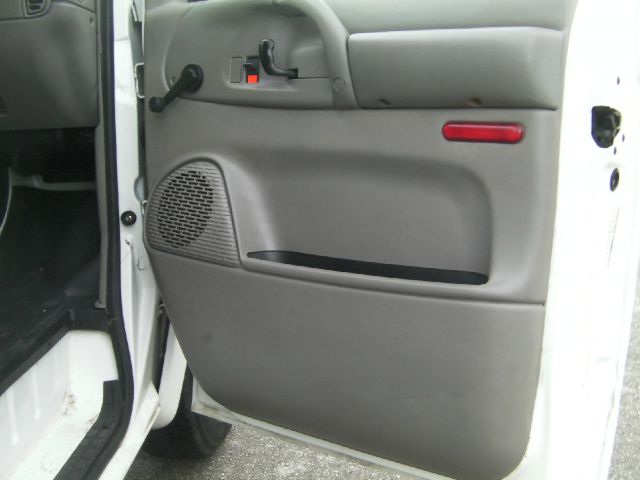GMC Safari 2001 photo 8