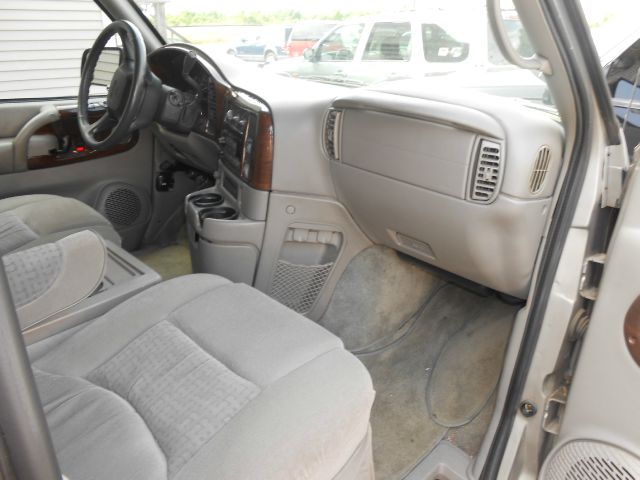 GMC Safari 2002 photo 1