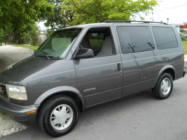 GMC Safari FX35 AWD MiniVan