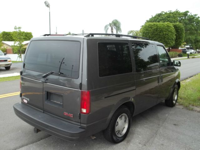 GMC Safari 2002 photo 3