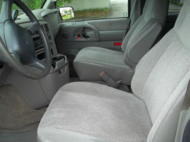 GMC Safari 2002 photo 4