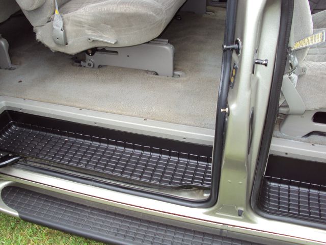 GMC Safari 2002 photo 11