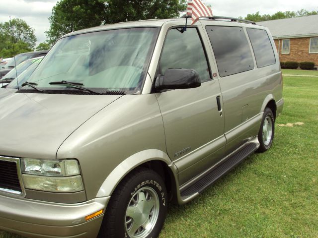 GMC Safari 2002 photo 9
