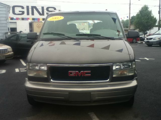 GMC Safari 2002 photo 10