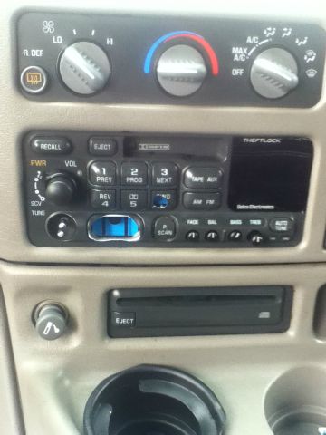 GMC Safari 2002 photo 2