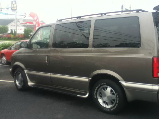 GMC Safari 2002 photo 4