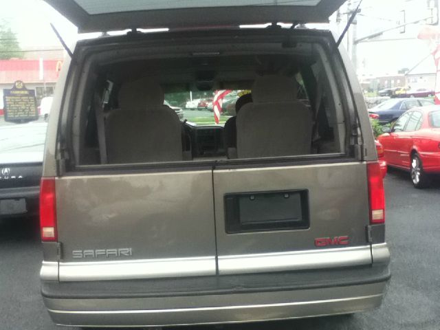GMC Safari 2002 photo 5