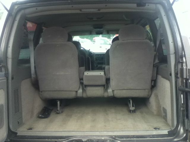 GMC Safari 2002 photo 9