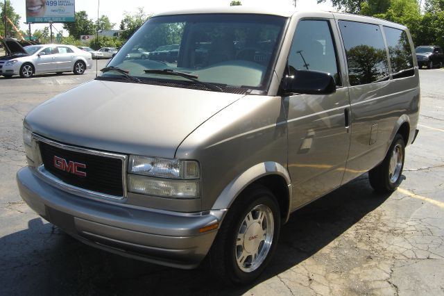 GMC Safari 2003 photo 3