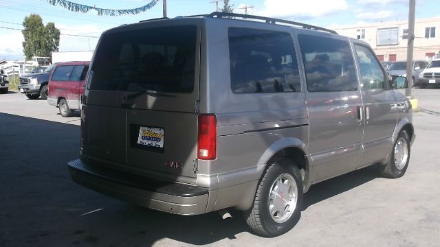 GMC Safari 2003 photo 1