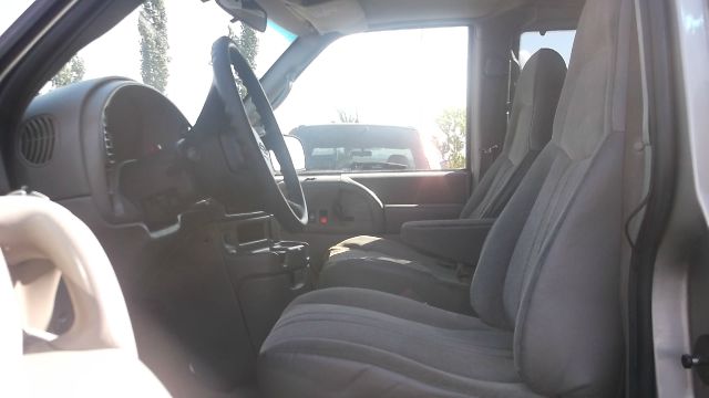 GMC Safari 2003 photo 4