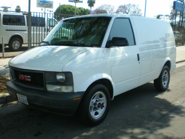 GMC Safari 2003 photo 1