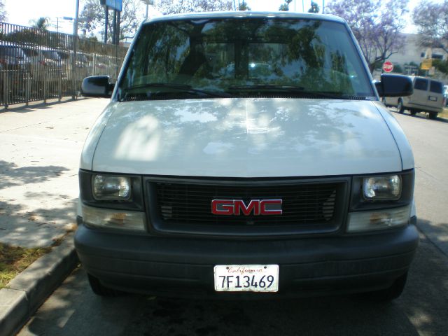 GMC Safari 2003 photo 8