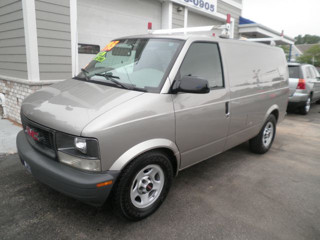 GMC Safari 2004 photo 1