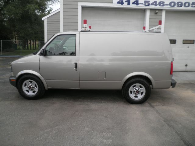 GMC Safari 2004 photo 2