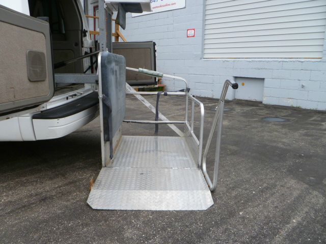 GMC Safari 2004 photo 1