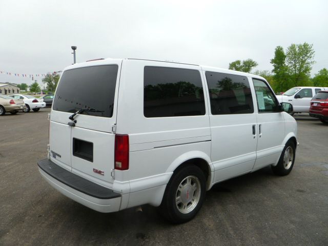 GMC Safari 2004 photo 10