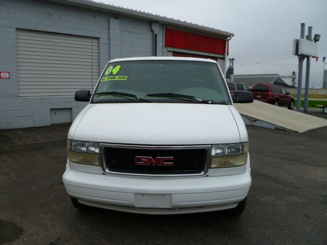 GMC Safari 2004 photo 15