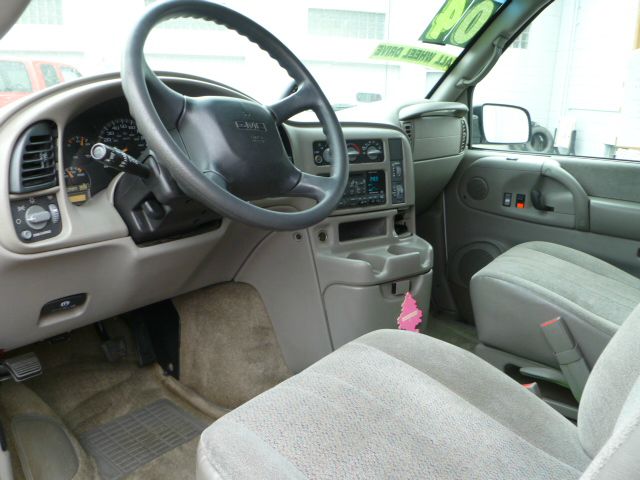 GMC Safari 2004 photo 6