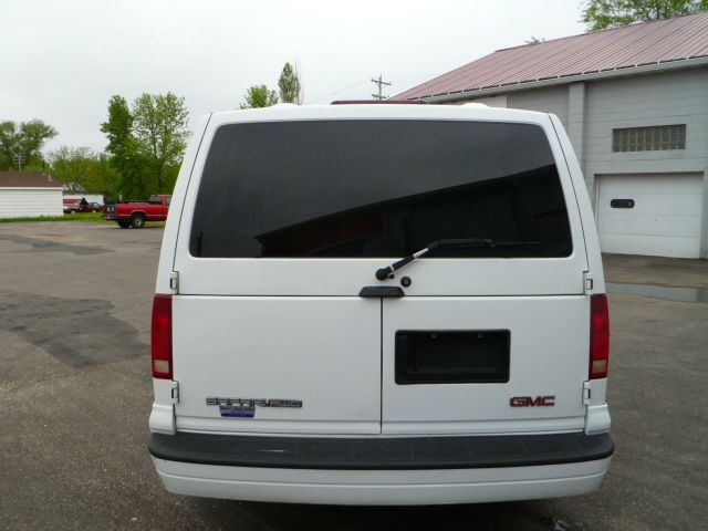 GMC Safari 2004 photo 8