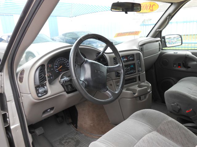 GMC Safari 2005 photo 2
